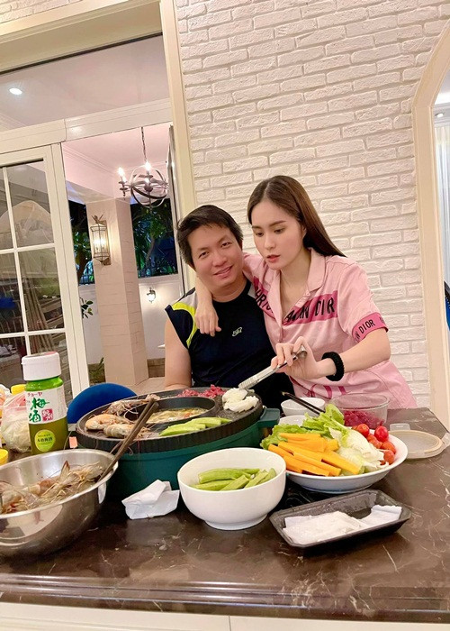 Khoảnh khắc tình tứ của vợ chồng Di Băng khiến nhiều người ngưỡng mộ.