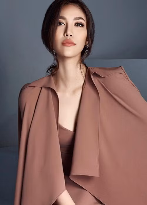 Trong bối cảnh dịch COVID-19 có diễn biến phức tạp, Lan Khuê viết trên trang cá nhân: “Đợt giãn cách này toàn là người dân tự tìm cách cung ứng thực phẩm, hỗ trợ nhau. Chứ chả thấy có sự hướng dẫn, điều tiết nào nó cụ thể, rõ ràng".