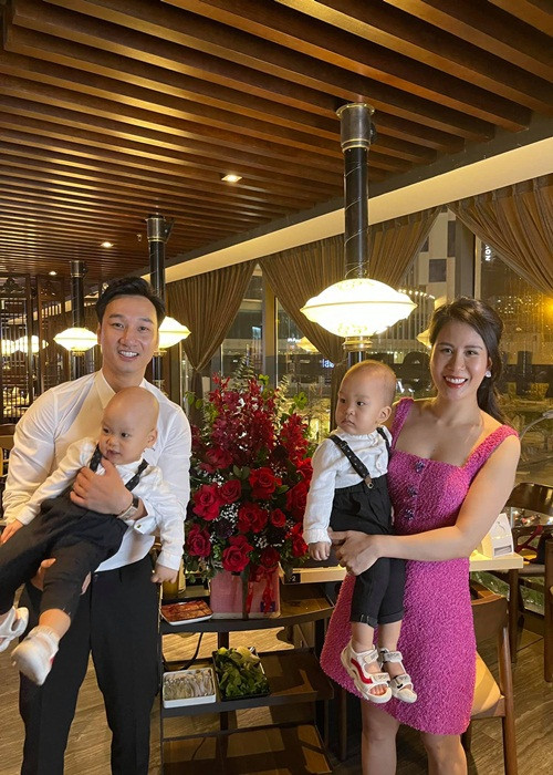 Dù đã 7 năm bên nhau, có hai con chung, Thành Trung và Ngọc Hương luôn giữ được tình cảm ngọt ngào.