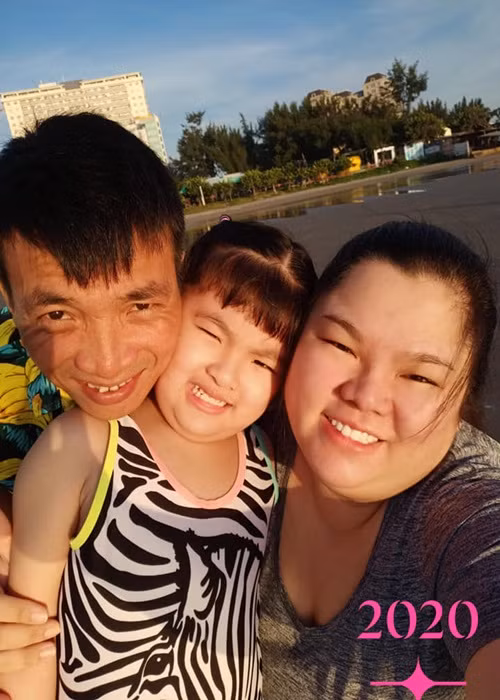 Nữ diễn viên khẳng định cô lựa chọn đúng người. Ông xã của nữ diễn viên sống giản dị, biết chăm lo cho gia đình. Thời gian sinh con, trầm cảm, Tuyền Mập từng giận chồng đến mức muốn ly hôn nhưng may mắn, ông xã của cô khá nhẫn nhịn và cưng chiều. “Chỉ có anh ấy mới chịu được tính bốc đồng của tôi”, Tuyền Mập nói.