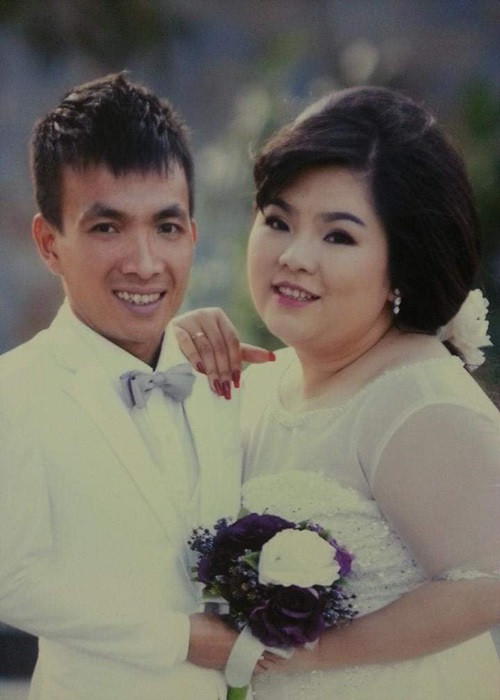 Vợ chồng Tuyền Mập quen nhau khi nữ diễn viên ra mặt để xử lý giúp cô bạn thân bị một người lạ liên tục gọi điện làm quen. "Không ngờ khi mình gọi điện, anh kia sợ quá nên đưa điện thoại cho bạn (ông xã của Tuyền Mập) nghe máy. Tụi mình đấu khẩu qua điện thoại. Mình thậm chí đòi chạy đến tận Cao Lãnh để đánh", cô kể.