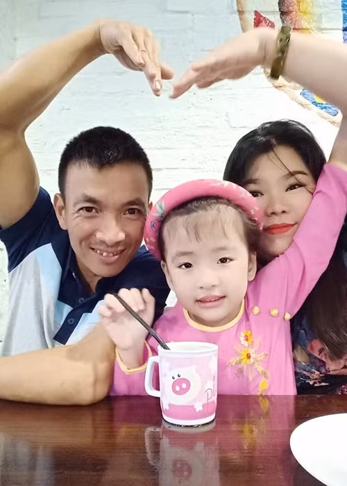 Nói về mối quan hệ với gia đình chồng, Tuyền Mập cho biết, cô không làm dâu, ít tiếp xúc nên không xảy ra mâu thuẫn. “Kể cả các chị dâu, tôi vẫn giữ mối quan hệ tốt đẹp”, nữ diễn viên tiết lộ.