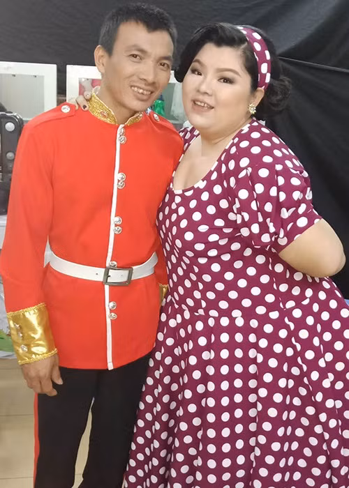 Trong quãng thời gian Tuyền Mập bị bệnh nặng, Hiếu Nghĩa là người túc trực chăm sóc. Năm 2015, sau 4 năm hẹn hò, nữ diễn viên làm đám cưới. Ảnh: Dân Việt