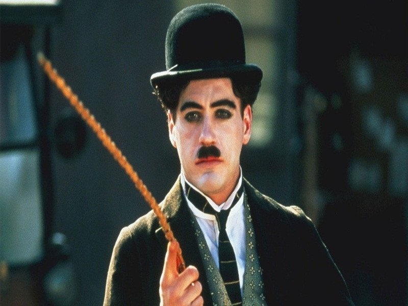 Bước ngoặt trong sự nghiệp của Robert là vai diễn Charlie Chaplin trong phim "Chaplin" do Richard Attenborough đạo diễn. Tài tử được đề cử tại giải Oscar, Quả Cầu Vàng và BAFTA ở hạng mục Nam chính xuất sắc. Song anh không giành giải thưởng. Ảnh: VOV