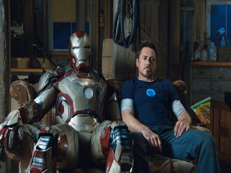 Đến nay, vai diễn biểu tượng của Robert Downey Jr. là siêu anh hùng Iron Man (Người sắt) - Tony Stark trong các bom tấn của Marvel từ năm 2008 đến năm 2019. Ảnh: Zing