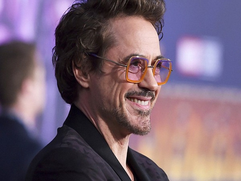 Robert Downey Jr. là một diễn viên nổi tiếng thế giới. Anh sinh ra trong một gia đình có truyền thống nghệ thuật. Cha của nam tài tử là diễn viên, đạo diễn kiêm nhà sản xuất phim Robert Downey. Mẹ của anh là diễn viên Elsie Downey. 5 tuổi, Robert đóng phim "Pound" do bố anh làm đạo diễn. Ảnh: An ninh thủ đô