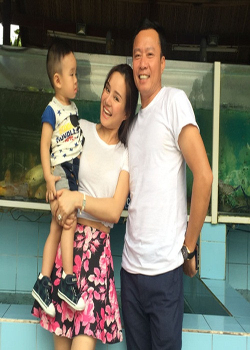 Vy Oanh lập tức khẳng định cô và doanh nhân Lê Thiện là vợ chồng hợp pháp. Ngoài ra, trên trang cá nhân, Vy Oanh còn tố ngược, chính Cẩm Vân là người thứ ba chen vào mối quan hệ giữa Lê Thiện và người vợ đầu tiên của anh.