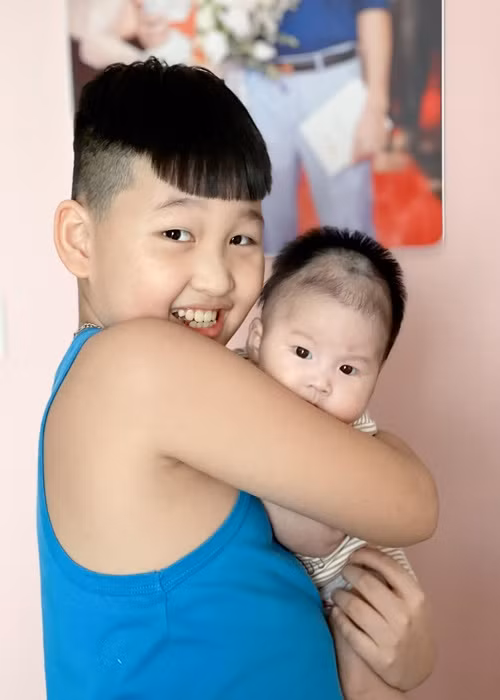 Bảo Thanh khoe con trai đầu lòng cưng nựng bé Nanu.