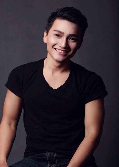 Minh Đức có ngoại hình sáng, được đào tạo bài bản nhưng tên tuổi vẫn khá mờ nhạt. Về chuyện này, nam diễn viên không hề tỏ ra buồn rầu, trái lại anh vẫn lạc quan.