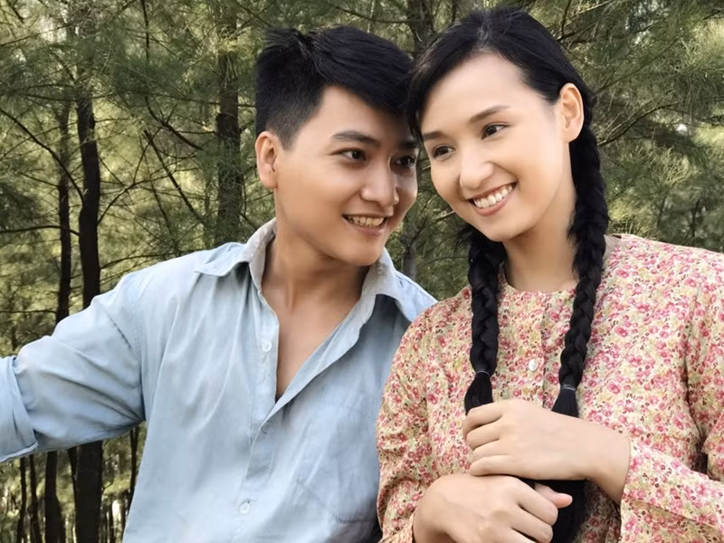 Ngoài “Nhìn ra biển cả”, Minh Đức còn tham gia các dự án phim “13 nữ tử tù”, “Bạo lực học đường”, “Lập trình cho trái tim”, “Bí ẩn tình yêu”, “Nhà có nhiều cửa sổ”, “Tiếng nói bên phải”, “Đồng tiền quỷ ám”, “Mắt biển”, “Biệt đội hy vọng”. Ảnh: Thế giới điện ảnh