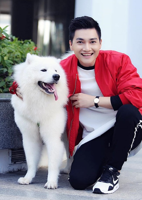 Minh Đức bắt đầu Nam tiến vào tháng 8/2012. Thời gian đầu, anh chuyển tới sống cùng gia đình người anh họ để tiết kiệm tiền thuê nhà. Trong khi chờ cơ hội diễn xuất, Minh Đức cùng một người bạn mở quán nước mía.