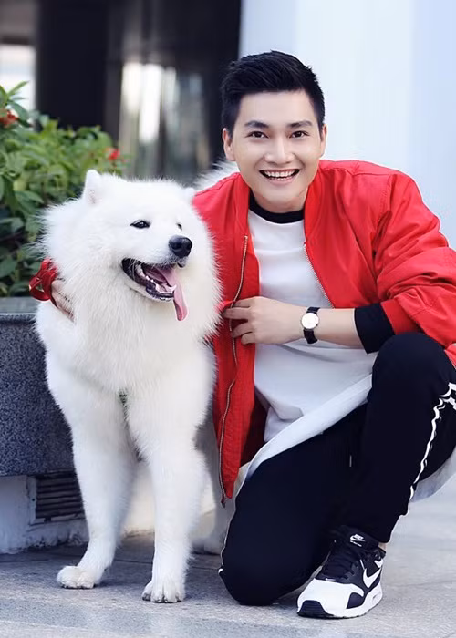 Minh Đức bắt đầu Nam tiến vào tháng 8/2012. Thời gian đầu, anh chuyển tới sống cùng gia đình người anh họ để tiết kiệm tiền thuê nhà. Trong khi chờ cơ hội diễn xuất, Minh Đức cùng một người bạn mở quán nước mía.