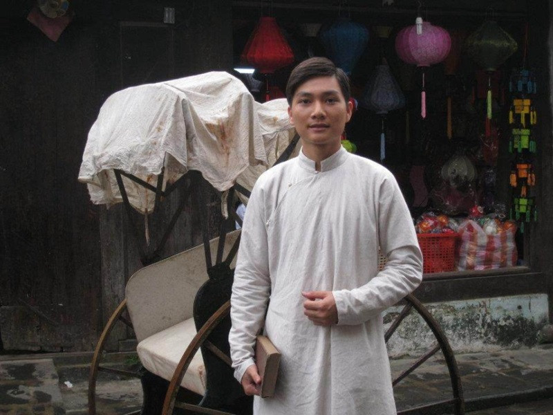 Minh Đức tâm sự về vai diễn thời trẻ của Chủ tịch Hồ Chí Minh: “Đóng phim về Bác cũng chính là một quá trình để tôi học tập tấm gương đạo đức của Người. Câu chuyện về người thanh niên Nguyễn Tất Thành trong hoàn cảnh nước mất nhà tan đã khiến tôi hiểu thêm rằng, cần phải có hoài bão lớn khi mình còn trẻ. Tôi cảm thấy may mắn và tự hào, thậm chí hơn cả niềm tự hào khi mình được đóng vai Bác Hồ”. Ảnh: Dân Việt