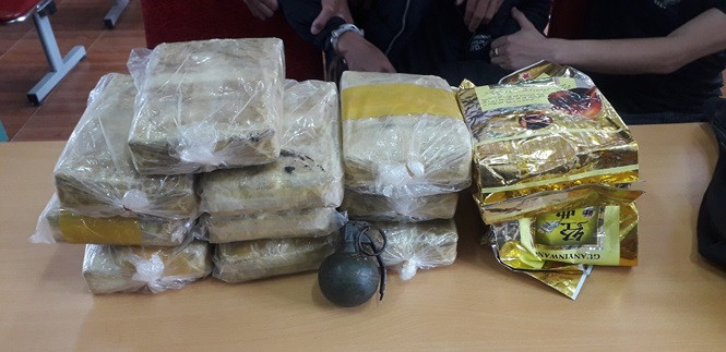 Bat doi tuong buon ma tuy dung luu dan co thu-Hinh-2