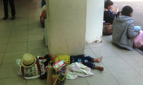 Trẻ nhỏ nàm, ngòi la liẹt o BV tù rạng sáng chò…bác sĩ-Hinh-13