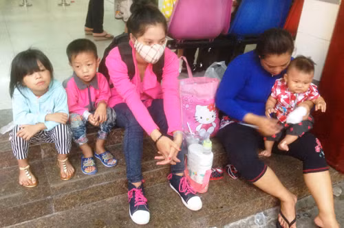 Trẻ nhỏ nàm, ngòi la liẹt o BV tù rạng sáng chò…bác sĩ-Hinh-14