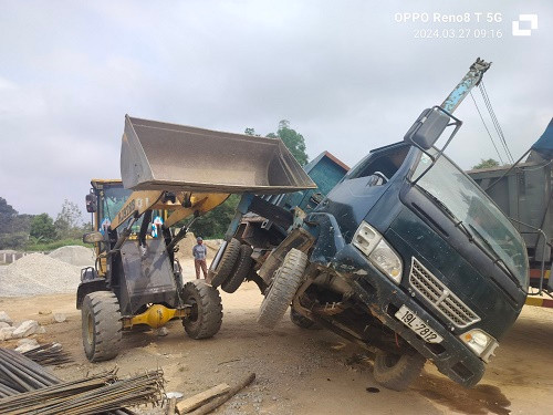 Ha Tinh: Lat xe cau, nguoi dan ong tu vong tai cho