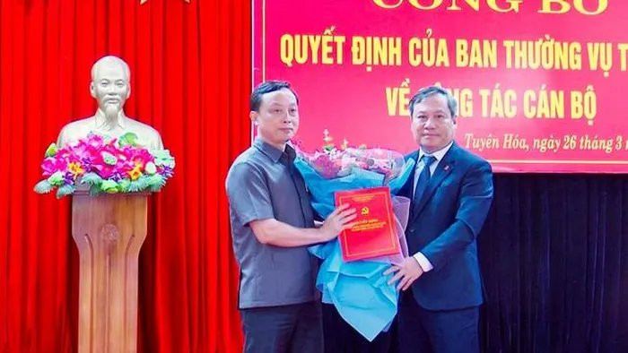 Quang Binh dieu dong 2 Giam doc so giu chuc Bi thu huyen uy ​-Hinh-2