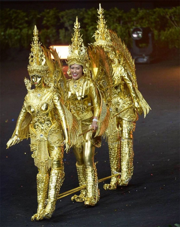 H'Hen Nie gay nao nhiet Miss Universe 2018 bang trang phuc 