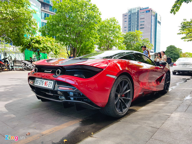 Nhiều chi tiết khí động học của 720S được cải tiến như đèn pha thiết kế đặc biệt với các khe thoát gió, cản trước và cản sau, nắp capo nhiều đường cắt giúp luồng không khí đi qua dễ dàng, giảm hệ số cản gió của xe.