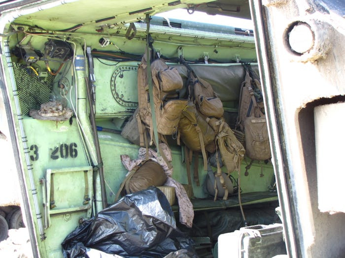 Mặc dù có không gian bên trong rất rộng rãi, AAV-7 vẫn được bọc thép dày tới 45mm - nghĩa là dày gấp ba lần xe chiến đấu bộ binh Stryker của quân đội Mỹ. Nguồn ảnh: BI.