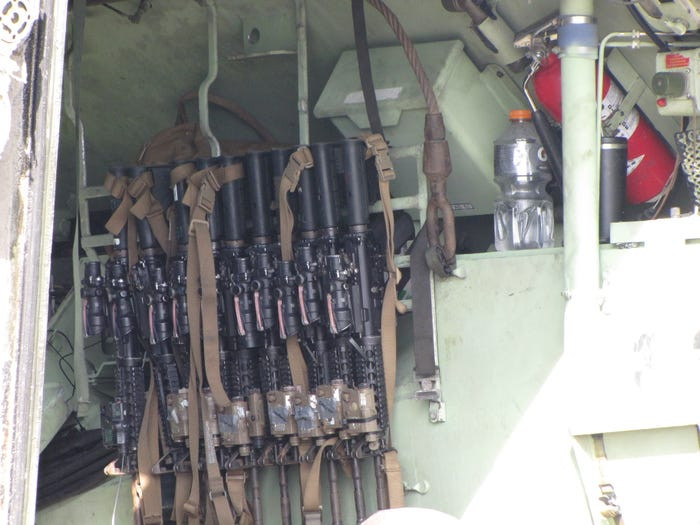 Khoang chở quân của AA-7 thực sự rất rộng để có thể chứa được tới 21 lính Mỹ cao to cùng với đầy đủ trang bị vũ khí cho toàn bộ quân số. Nguồn ảnh: BI.