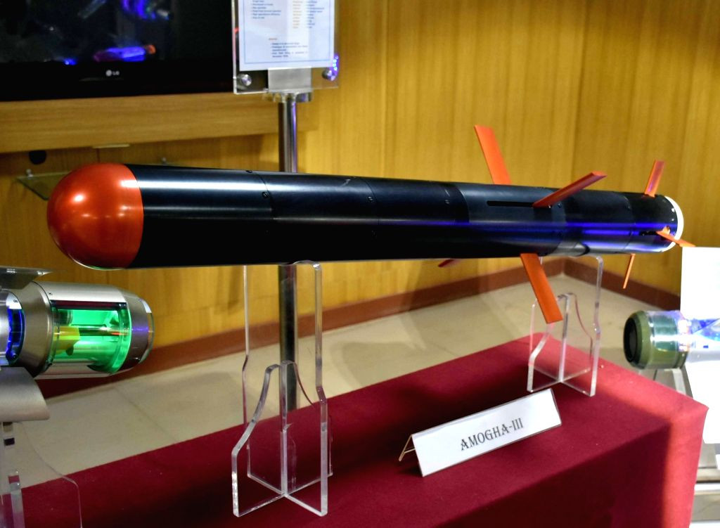 Trong vài năm gần đây, nền công nghiệp quốc phòng của Ấn Độ đang phát triển rất mạnh mẽ với hàng loạt các yêu cầu từ chính phủ nước này. Trong tương lai, thị trường xuất khẩu vũ khí trên thế giới hứa hẹn sẽ còn nhộn nhịp hơn nữa khi có sự tham gia của các loại vũ khí giá rẻ, hiệu quả cao do Ấn Độ sản xuất. Nguồn ảnh: BMPD.