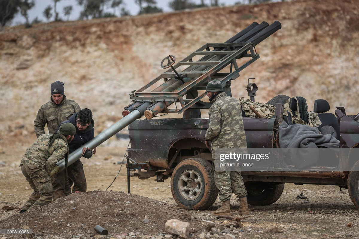 Những hình ảnh mới đây nhất đã hé lộ một cuộc tấn công của phiến quân do Thổ Nhĩ Kỳ chống lưng thực hiện ở Syria. Nguồn ảnh: Gettyimg.