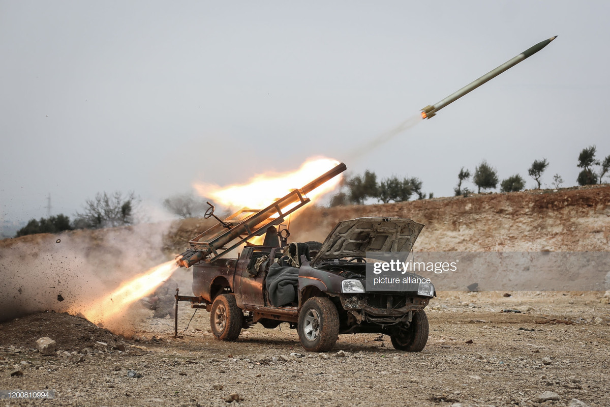 Thậm chí lực lượng phiến quân còn chế tạo cả thanh chống ổn định cho cơ cấu khi khai hỏa. Nguồn ảnh: Gettyimg.