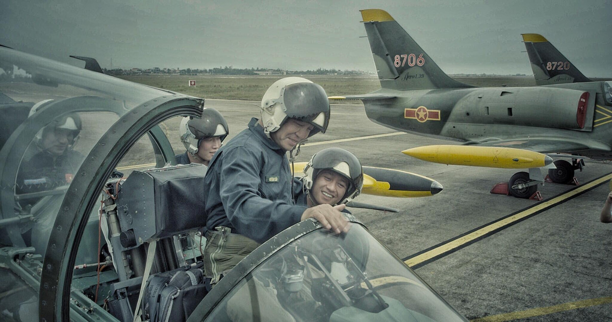 L-39 Albatros là loại máy bay phản lực huấn luyện của không quân Việt Nam. Mọi phi công chiến đấu của lực lượng không quân nếu muốn được trèo vào khoang lái của Su-22, Su-27 hay Su-30 trước hết đều phải bay "mòn cánh" với loại máy bay này. Nguồn ảnh: Lee Ann Quann.