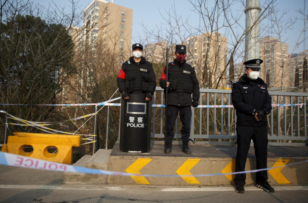 Thành phố cũng yêu cầu bất cứ ai vừa trở về từ Hồ Bắc cần đến các điểm quy định để kiểm tra. Đến ngày 31/1, Cửu Giang ghi nhận 42 trường hợp nhiễm bệnh.