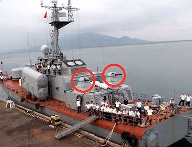 Đây cũng là loại vũ khí được coi như "chốt chặn cuối cùng" vì nếu AK-630 phải khai hoả, nghĩa là mọi hệ thống đánh chặn tầm xa khác trên tàu đã thất bại trong việc tiêu diệt mối nguy hại của đối phương. Nguồn ảnh: TTXVN.