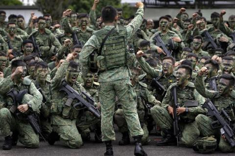 Singapore là một trong số ít những quốc gia trên thế giới dù trong thời bình vẫn có chế độ nghĩa vụ quân sự bắt buộc. Nguồn ảnh: Pinterest.