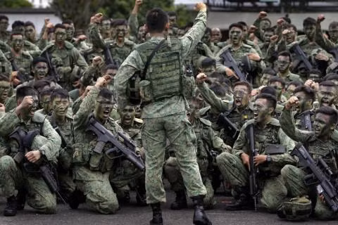 Singapore là một trong số ít những quốc gia trên thế giới dù trong thời bình vẫn có chế độ nghĩa vụ quân sự bắt buộc. Nguồn ảnh: Pinterest.