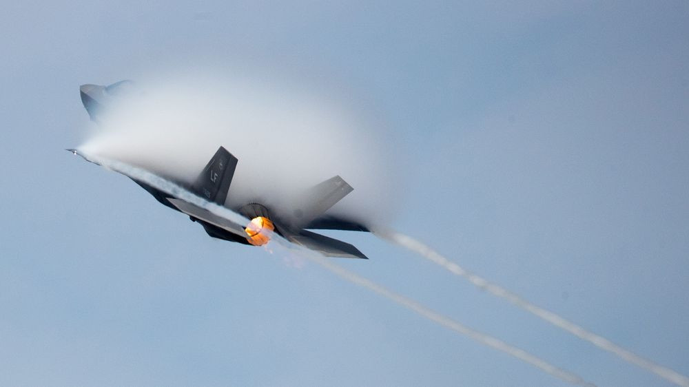 Những chiếc tiêm kích F-35A đầu tiên tới tay Ba Lan sẽ được sản xuất ở lô thứ 16 của dây chuyền lắp ráp F-35. So với những lô hàng đầu tiên, lô thứ 16 sẽ có giá thành xuất xưởng thấp hơn nhiều khi chi phí sản xuất và quá trình lắp ráp được tối ưu hoá. Nguồn ảnh: BMPD.