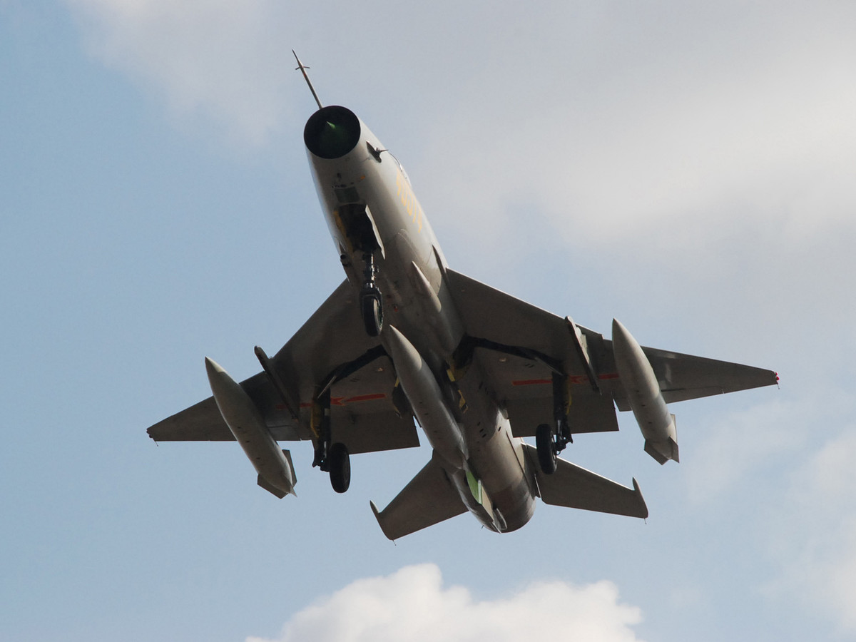 Tất nhiên là để phù hợp với các yêu cầu tác chiến ngày nay, loại chiến đấu cơ ra đời từ cách đây 40 năm này liên tục cần được cải biên, nâng cấp và hiện đại hoá. Nguồn ảnh: Sina.