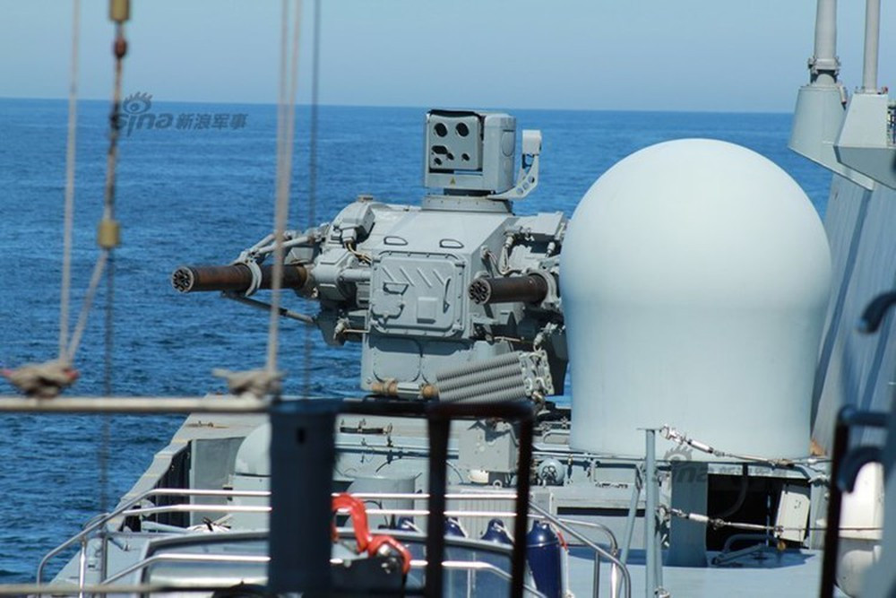 Tiếp đến, ở vị trí khoanh màu xanh là tổ hợp phòng không Palma-SU. Đây là tổ hợp phòng không cực kỳ hiện đại có sự kết hợp giữa pháo phòng không và tên lửa. Nguồn ảnh: Pinterest.