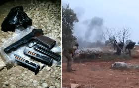 Những gì khủng bố IS tìm lại được bên cạnh thi thể của Roman Filipov sau khi người phi công Nga này tự sát. Có thể thấy, Roman Filipov vẫn còn hai hộp tiếp đạn dở, mỗi hộp còn một nửa cơ số đạn và một hộp tiếp đạn đã rỗng. Nguồn ảnh: CBS.