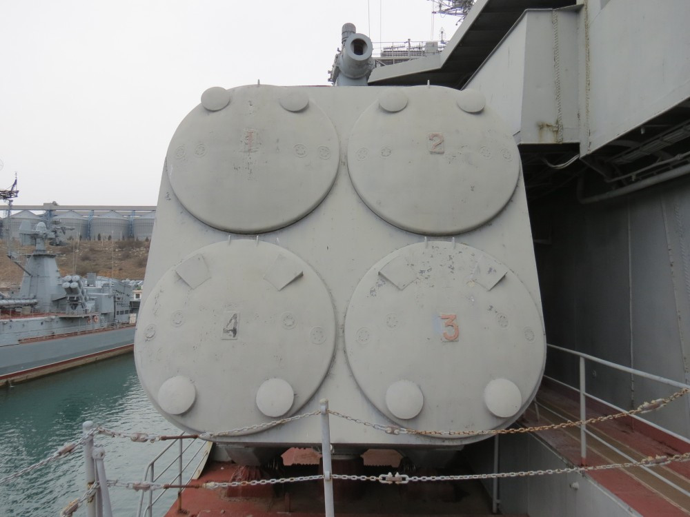 Năm 2014, một vụ hỏa hoạn đã xảy ra trên tàu Kerch khiến nó bị hư hỏng nghiêm trọng. Sau đó, tuần dương hạm hộ vệ tên lửa này bị liệt vào danh sách dự bị, không còn được tiếp tục hoạt động. Nguồn ảnh: Livejournal.