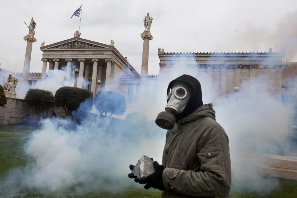 Đây cũng được coi là loại mặt nạ phổ biến nhất của Hồng quân trong quá khứ, mọi người lính Liên Xô đều được phát mặt nạ phòng độc này với khả năng bảo vệ khỏi bụi phóng xạ khi xảy ra chiến tranh hạt nhân. Nguồn ảnh: Pinterest.