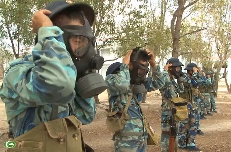Loại mặt nạ này được chúng ta trang bị cho lực lượng phòng hoá và bán ra cả thị trường cho người dân mua về sử dụng. So với GP-5, mặt nạ phòng độc MV-5 có trọng lượng nhẹ hơn nhiều khi chỉ nặng tổng cộng khoảng gần 900 gram. Nguồn ảnh: QPVN.