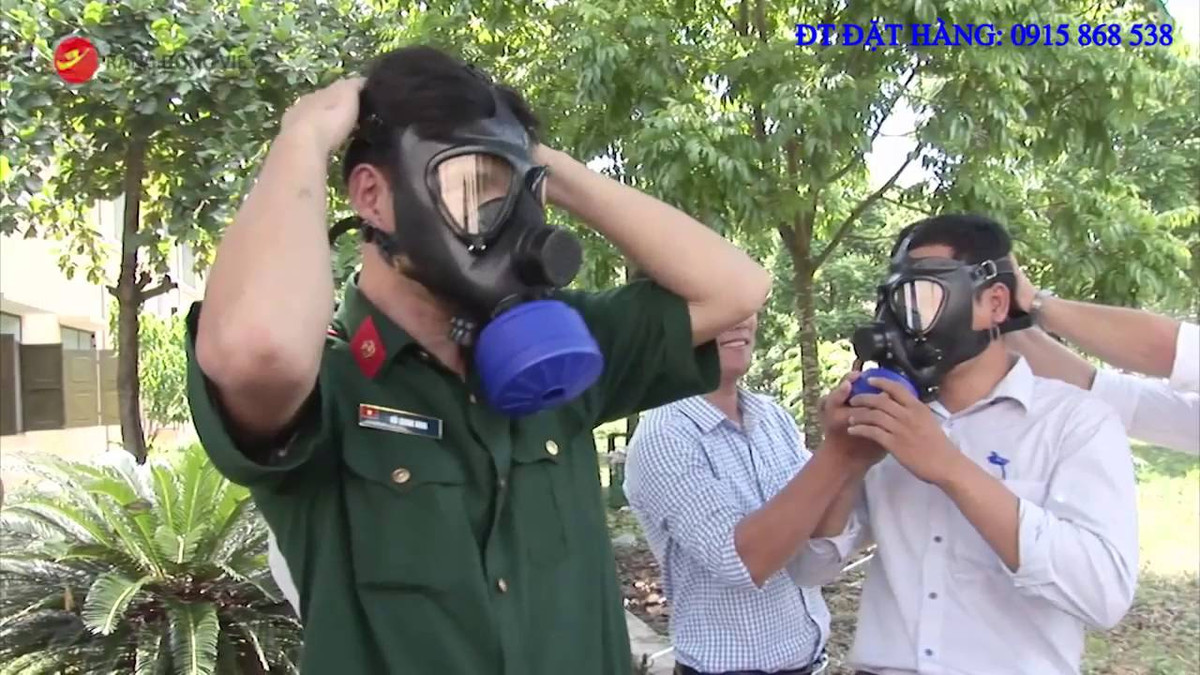 Tiếp đến là loại mặt nạ phòng độc do Việt Nam tự sản xuất mang định danh MV-5. Đây là loại mặt nạ được quảng cáo là phòng độc - chống khói cao cấp. Nguồn ảnh: Kinhdoanh.