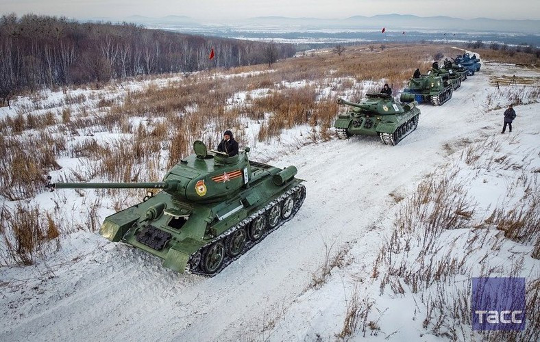 Vừa qua đã diễn ra sự kiện khá đặc biệt khi các xe tăng T-34-85, IS-3, T-62M, T-80BV và pháo tự hành ISU-152 được lưu trữ trong tổng kho số 1295 của quân khu phía Đông đã được phá niêm.