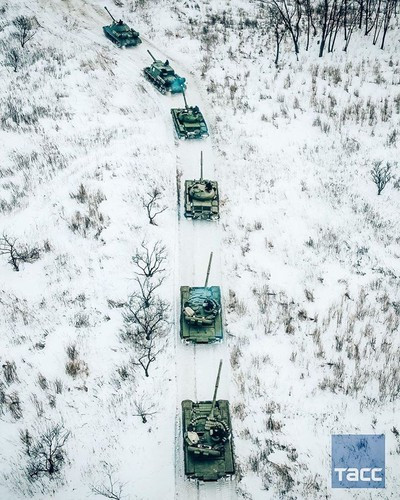 Bên cạnh đó, số xe tăng T-34-85, IS-3 hay pháo tự hành ISU-152 có thể phát huy tác dụng rất tốt trong những cuộc diễu binh kỷ niệm, nhất là khi số lượng phương tiện này hiện còn hoạt động được là không nhiều.