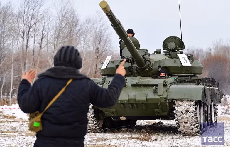 Nhưng bên cạnh đó, một số lượng phương tiện tác chiến bộ binh khác với số lượng cũng rất lớn đang được niêm cất bảo quản trong khắp các kho dự trữ trên lãnh thổ Nga.