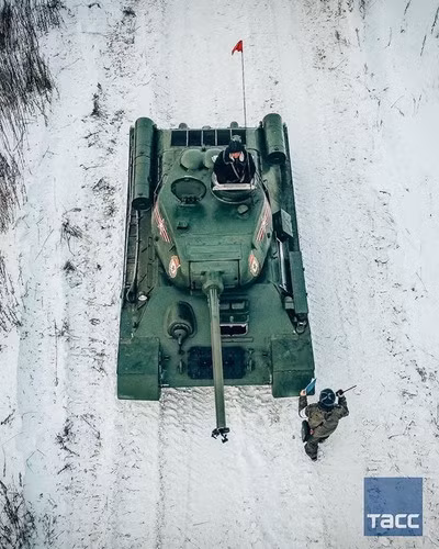 Ngoài ra còn có cáo buộc rằng nhiều chiếc T-62M chưa rõ nguồn gốc bất ngờ xuất hiện trong thành phần tác chiến của lực lượng ly khai miền Đông Ukraine.