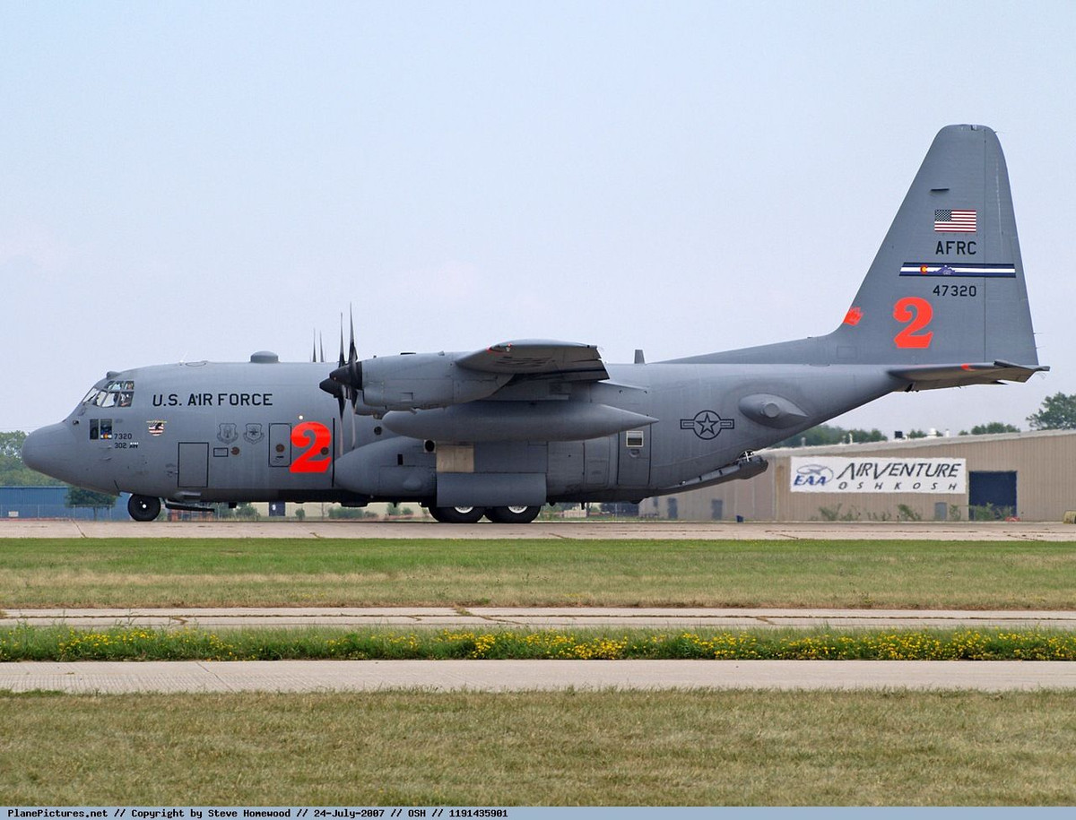 Khác với những loại chiến đấu cơ hiện đại khác, C-130H chỉ là loại máy bay vận tải - nghĩa là không quá ảnh hưởng tới tiền lệ chỉ bán các loại vũ khí phi sát thương cho Việt Nam của Mỹ. Nguồn ảnh: Pinterest.