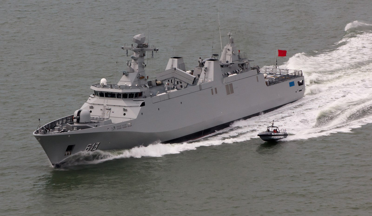 Phiên bản Hộ vệ hạm Sigma 9113 Indonesia hiện đang sử dụng chỉ có sàn đáp trực thăng, không có nhà chứa máy bay. Nguồn ảnh: Pinterest.