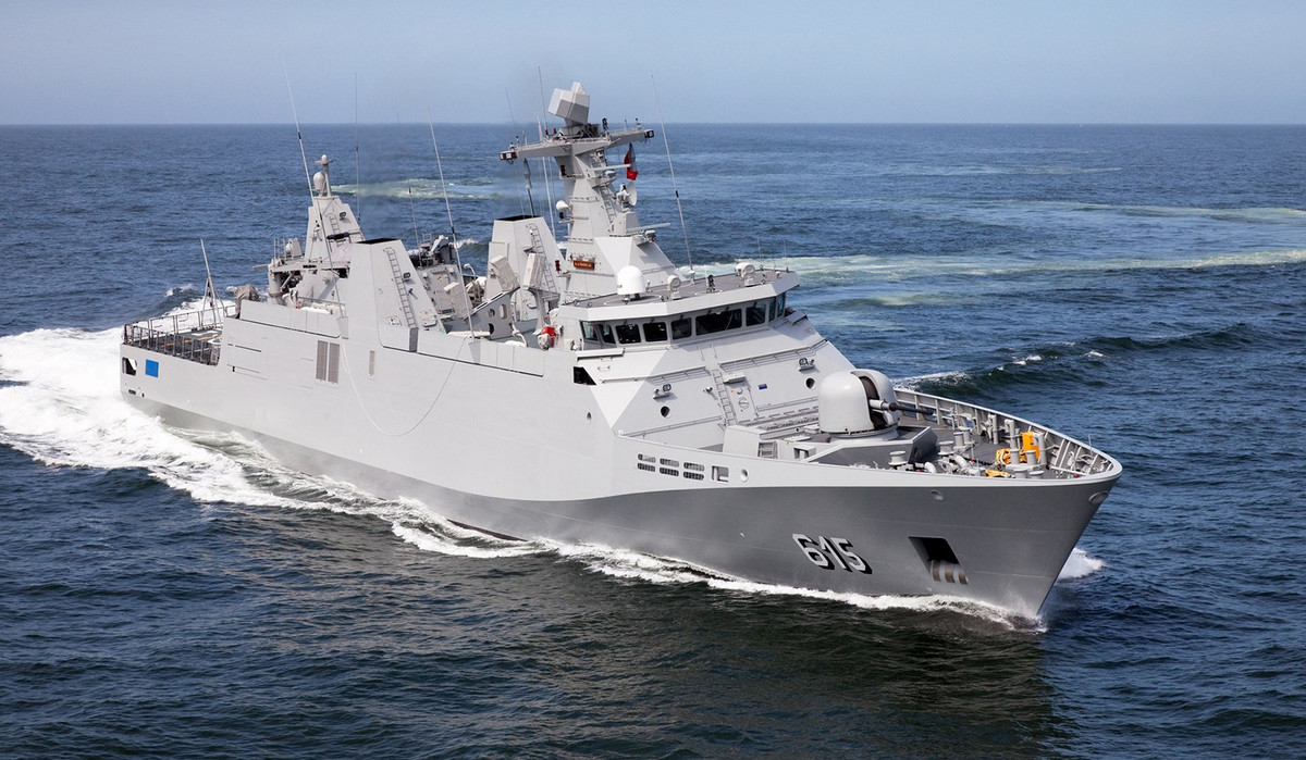 Trong khi đó các phiên bản khinh hạm của Sigma đều có nhà chứa trực thăng đặt phía khoang của tàu. Nguồn ảnh: Pinterest.