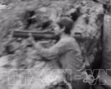 Súng chống tăng M72 LAW trong tay quân và dân biên giới phía Bắc chống lại cuộc tấn công không báo trước của Trung Quốc. Nguồn ảnh: TTXVN.